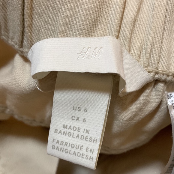 H&M White Jean Shorts with belt - Picture 3 of 3